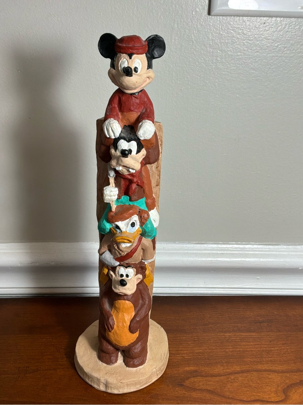 Disney park Wilderness Lodge 10.5 in Tall Mickey & Friends Totem Pole Resin